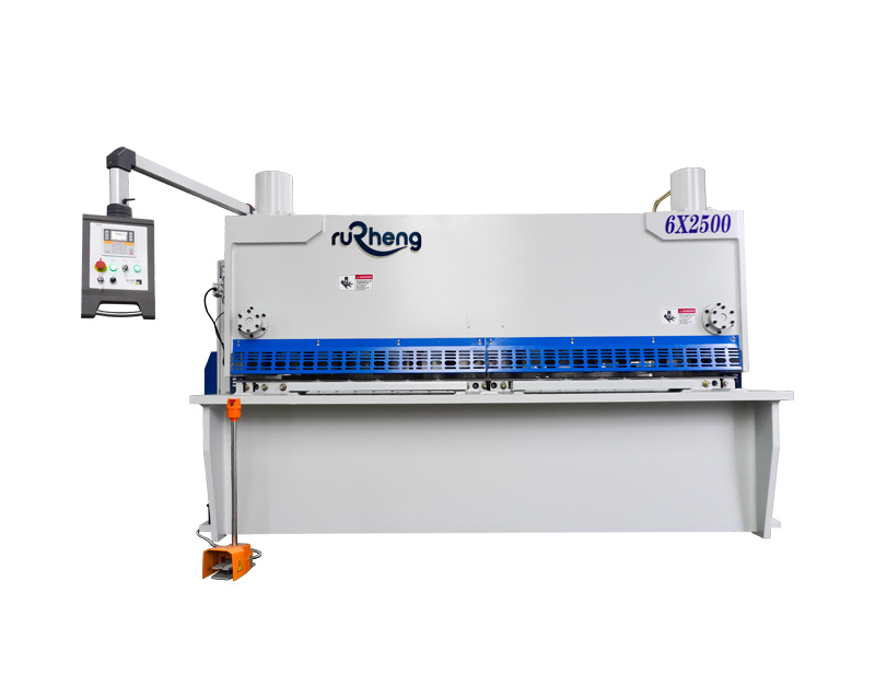 Guillotine shearing machine for cutting cable tray